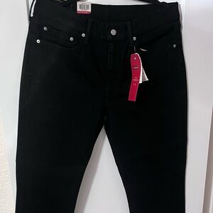 Levi’s men’s new 514 straight leg black denim jeans.